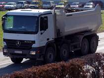 ACTROS4141 ist mit einer Fuhre Receyclingmaterial unterwegs;100324