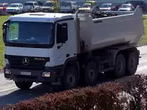 ACTROS4141 ist mit einer Fuhre Receyclingmaterial unterwegs;100324