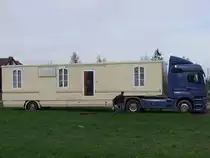 AXOR1840 mit Wohnwagenauflieger;091115