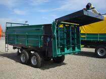 Stalldungstreuer mit Zapfwellenantrieb, der Offenburger Firma Oehler,gegrndet 1954,baut Gerte fr die Land-und Forstwirtschaft,
Mrz 2010
