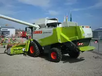 Claas Lexion 550, M�hdrescher mit 10,50m Arbeitsbreite,
350PS, kann 10t Erntegut bunkern,
M�rz 2010