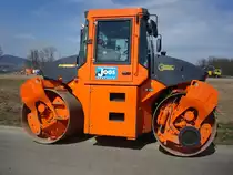Tandemwalze aus Boppardt/Rhein,  Bomag BW 174 ,
80PS, Bj.2005,
beim Stra�enneubau n�he Freiburg, M�rz 2010