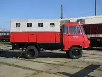 ROBUR LO 1800 LF aus dem ehem. Bezirk Schwerin auf dem Gel�nde des mecklenburgischen Technik- und Eisenbahn-Museums, Bw Schwerin, 27.09.2009