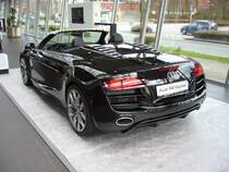 Der neue Audi R8 V10 Spyder am 28.03.2010 im Audi-Autohaus Wolf in Mlheim/Ruhr.