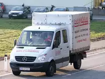 MB-VITO eilt Fr�hmorgens Richtung Baustelle;100325