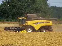 New Holland CX 860 - M�hdrescher - fotografiert am 28.07.2008 im Land Brandenburg - Copyright @ Ralf Christian Kunkel