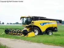 New Holland CX 860 - M�hdrescher - fotografiert am 28.07.2008 im Land Brandenburg - Copyright @ Ralf Christian Kunkel