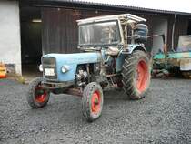 Eicher Knigstiger steht in der Landmaschinenausstellung der Gebrder Herrlich in Hofbieber-Langenbieber anl. des 50-jhrigen Firmenjubilums am 20.03.2010