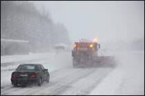 Sooo jetzt ma wieder was schnes vom Winterdienst auf der A45. Wir schreiben den 02.02.2010 als der MAN 19.364 zwischen Drolshagen und Meinerzhagen unterwegs ist. Wie so oft geht es fr einige nicht schnell genug....