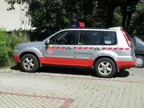 Gel�ndewagen NISSAN ... dCi X-TRAIL der DB AG als -Unfallhilfsfahrzeug- gesehen vor dem Bahnhof in Ludwigslust, 01.08.2009