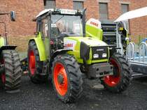 CLAAS Ceres 75 X steht auf der Ausstellungsflche der Raiffeisenwerkstatt in Fulda am 29.03.2010