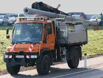 U-500 karrt einen Betonmasten durch die Gegend;100325