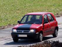 NISSAN_MICRA-Mouse befindet sich nach der Mittagspause wieder am Weg Richtung Arbeitsstelle;100324