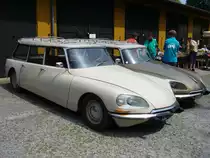 Zwei DS-Break nebeneinander. Enten Classic Days an der Essener Dampfbierbrauerei.