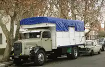 Januar 2002: In Argentinien ist das Paradis f�r LKW-Oldtimerfans.
Was da noch normal auf den Strassen rumf�hrt kennt man in Europa nur noch aus Indiana-Jones-Filmen.