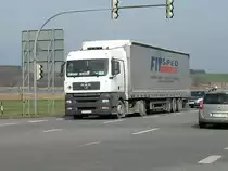 Von der F�hre kam am 26.M�rz 2010 dieser MAN-Sattelzug als Dieser mir an einer Kreuzung bei Bergen/R�gen begegnete.