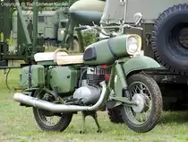 MZ ES 250/2 A - Meldekrad der NVA, Hersteller VEB Motorenwerke Zschopau, DDR - techn. Daten: Einzylinder-Zweitakt-Ottomotor, 246 cm�, Leistung 17,5 PS bei 5.500-5.600 U/min, 4-Gang-Schaltgetriebe, Leergewicht 156 kg, Vmax. 126 km/h (in geduckter Position), Verbauch 3,5 bis 5,6 Liter/100 km (Gemisch) - fotografiert zum Milit�rfahrzeug-Treffen am Flugplatzmuseum Cottbus am 20.07.2008 - Copyright @ Ralf Christian Kunkel 