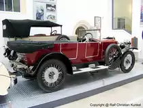 Simson Supra SO 8/40 PS - Baujahr 1925, Hersteller Simson & Co., Abtlg. Automobilfabrik Suhl/ Th�ringen, Deutschland - Konstrukteur Oberingenieur Paul Henze (Gr�nder der Imperia-Werke in Belgien) - von diesem Simson-Typ wurden ca. 750 Exemplare gebaut - Die Automobilproduktion unter Simson endete 1935 durch die Enteignung des Unternehmens. - Die S- und SO-Typen galten als Hochleistungs-Sportwagen. - techn. Daten des ausgestellten Fahrzeugs: fl�ssigkeitsgek�hlter 4-Zylinder-Viertakt-Ottomotor, Hubraum 1.950 cm�, Leistung 29,5 kW (40 PS) bei 2.500 U/min, Kraft�bertragung mittels Einscheiben-Trockenkupplung, 4+1-Gang-Getriebe und Kardanwelle auf Hinterachsdifferential, L x B x H: 4.200 x 1.660 x 1.550 mm, die Karosserie bestand aus einer Holzkonstruktion und war mit Blech beplankt, Vmax. 110 km/h - fotografiert am 08.05.2008 im Verkehrsmuseum Dresden - Copyright @ Ralf Christian Kunkel