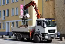 MAN TGS 18.440 mit Terex-Bagger bei Bauarbeiten in Bonn, 18.03.2010