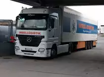 Auch dieser Mercedes-LKW mu� mal tanken.Aufnahme am 31.M�rz 2010 an der Dieseltankstelle im Industriegel�nde von Bergen/R�gen.