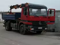 Mercedes-Kipper am 31.M�rz 2010 im Industriegel�nde von Bergen/R�gen.