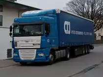 Vor dem Kino in Bergen/R�gen stand am 31.M�rz 2010 dieser DAF-LKW um nach den Weg zu fragen.
