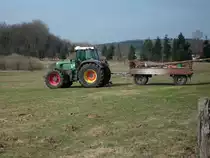 Auf einem Feld bei Bergen/R�gen stand am 26.M�rz 2010 dieser Fendt-Traktor mit H�nger.