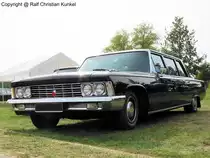 ZIL 114 - russische Regierungslimousine, Hersteller: Lichatschow-Werke Moskau/UdSSR, Bauzeit dieser Baureihe 1968-1978 - technische Daten: wassergek�hlter V8-Ottomotor hinter der Vorderachse eingebaut, Hubraum: 7.959 cm�, Leistung: 221 kW (300 PS) bei 4.300 U/min, 3-Stufen-Aujtomatikgetriebe, Radstand: 3.760 mm, L x B x H: 6.305 x 2.068 x 1.540 mm, Wendekreisdurchmesser: 16 Meter, Leergewicht: 3.085 kg, Vmax: 190 km/h, durchschnittlicher Verbrauch: 22 Liter/ 100 km, 120 Liter Kraftstofftank - fotografiert am 03.09.2005 zum Ostmobil Meeting Magdeburg (OMMMA 2005) - Copyright @ Ralf Christian Kunkel