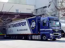 MAN_TGX18.440 von Dettendorfer steht zur Beladung bereit;100319