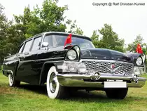 GAZ 13 Tschaika - russische Limousine der Oberklasse und auf Treffen immer wieder gern gesehen - fotografiert am 03.09.2005 zum Ostmobil Meeting Magdeburg (OMMMA 2005) - Copyright @ Ralf Christian Kunkel