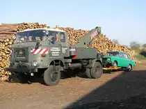 Bergungsfahrzeug W 50 mit einem Moskwitsch am Haken beim 6. gro�e TATRA-Treffen Seehausen/Altmark 20.09.2009
