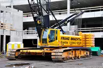 ein doch schon etwas gr��erer Raupenkran in K�ln Messe/Deutz, 28.03.2010