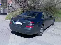 Mercedes-Benz S-Klasse (dunkelgr�n!) am 01.04.2010.