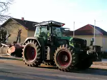 FENDT-930_VARIO-TMS hat sich mit seiner Ger�tschaft zur Nachtruhe begeben;100329