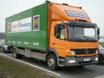 Mercedes-LKW am 26.Mrz 2010 an einer Kreuzung bei Bergen/Rgen.