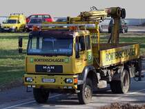 MAN_LE250B einer Baufirma hat soeben bei einer Baustelle Waren abgeliefert;100323