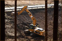 Im Berreich der Versetalsperre wird die Strae ausgebaut. HEITKAMP Erd- und Straenabu hat den Auftrag bekommen und ist dort mit mehreren Baggern im Einsatz. Hier der Mittelgroe Hydraulikbagger 325D LN von CAT mit einem Einsatzgewicht von 31400kg.