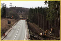 Blick ber die  Baustelle ...Rechts der CAT 325D LN und linkshinten ein HITACHI-Bagger... (07.04.2010)
