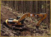 CATERPILLAR 325D LN bei der Arbeit. Angetrieben von einem C7 ACERT leistet er 188PS.