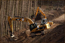 CATERPILLAR 325D LN hat die Schaufel gewechselt...