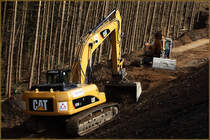 CAT 325D LN und der LIEBHERR 904 Litronic bei der Arbeit...