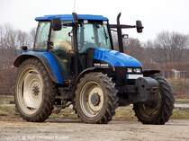 New Holland TS 115 - Traktor, Schlepper - fotografiert am 24.03.2010 im Land Brandenburg - Copyright @ Ralf Christian Kunkel