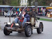 Selbstgebasteltes Auto erscheint beim Kirtag in St.Martin/Innkreis;100411