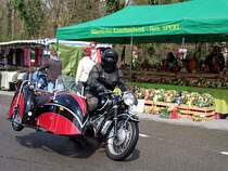 BMW-Beiwagenmaschine verlsst mit einer kleinen  Showeinlage  den Kirtag in St.Martin/Innkreis;100411