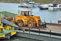 Ahlmann AS 15 in Brohl (Rhein) auf einem Schiff - 02.04.2010