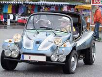 VW-Buggy erreicht mit rasantem Tempo den Sammelplatz in St.Martin/Innkr.;100411