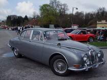 Jaguar 3.4 S tritt nach der Oldtimerausstellung in St.Martin/Innkreis die Heimreise an;100411