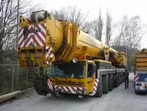 Liebherr LTM 500t-Kran.
8 Achsen, 16 R�der.