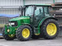 JohnDeere5090R wartet bei einem Landmaschinenh�ndler auf seinen K�ufer;100403