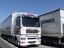 MAN TGA18.440(D20-commonrail)von  Wir sind die roten W�lfe  kreuzt mit Schenker-Lkw;100326